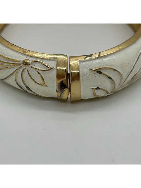 Vintage White Enamel Gold Tone Floral Hinged Bangle Clamper Bracelet Retro Flowe - Picture 11 of 12